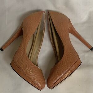 BNIB Brian Atwood Textured Iridescent Peach Heels Sz 6
